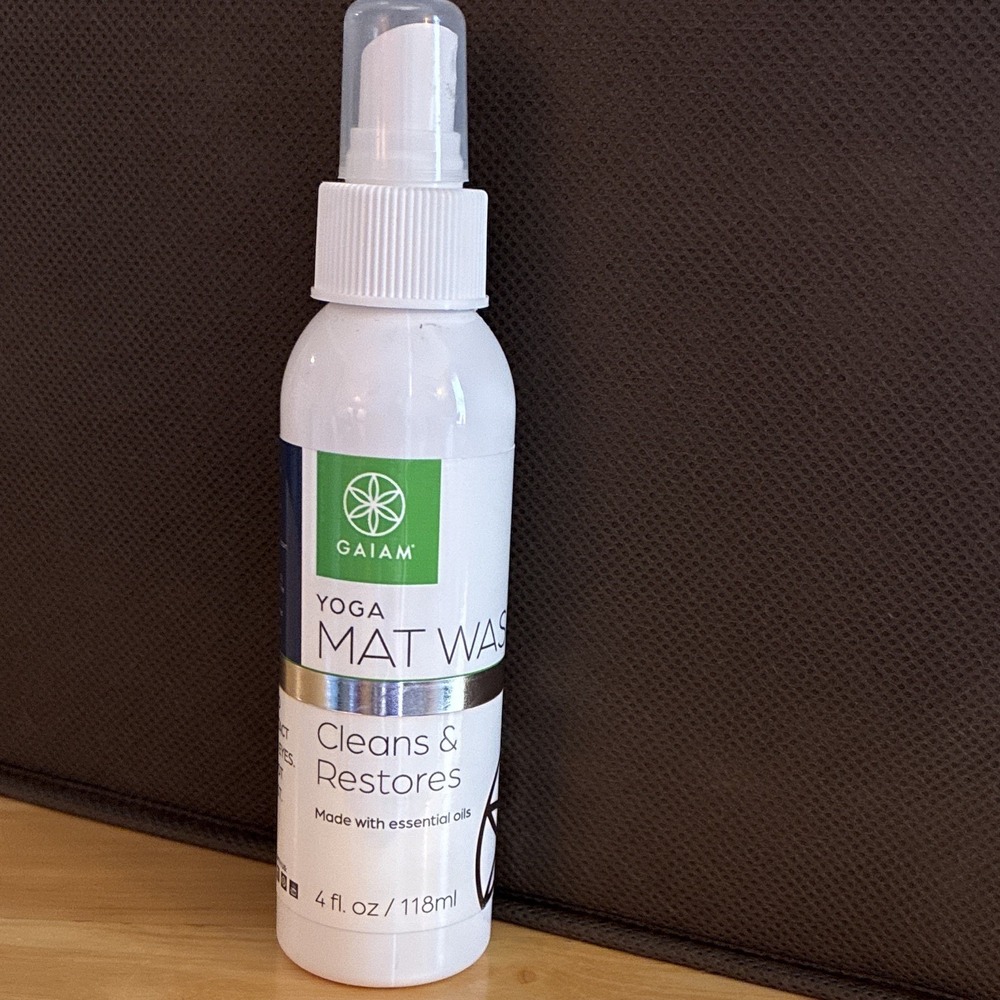 Gaiam Yoga Mat Wash Spray Cleaner, Cleans & Restores, 4 fl oz / 118 mL